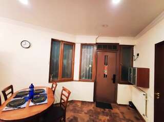 Гостевой дом Rustaveli-OGE hostel Тбилиси Двухместный номер с 1 кроватью и общим туалетом-13