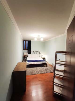 Гостевой дом Rustaveli-OGE hostel Тбилиси Люкс с 2 спальнями-19